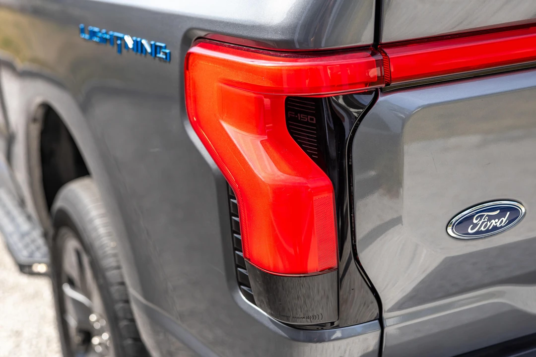 2022 Ford F-150 Lightning 14th Gen - Image 24 of 31