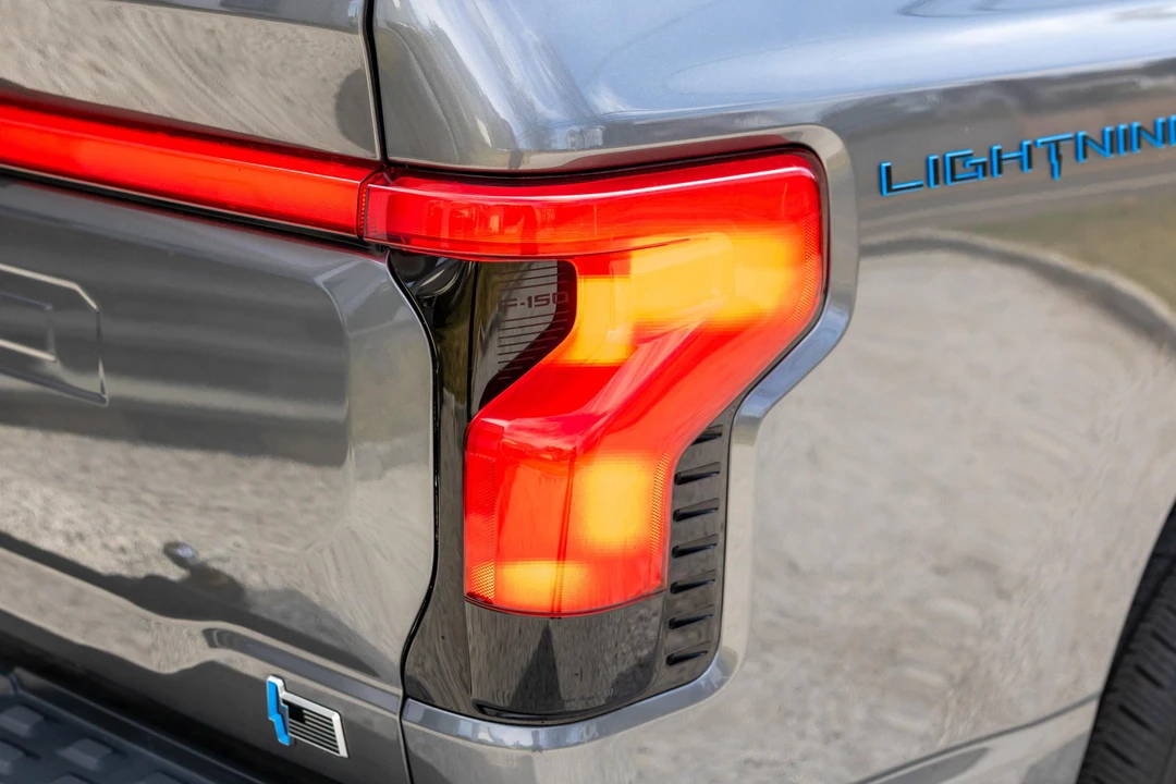 2022 Ford F-150 Lightning 14th Gen - Image 29 of 31