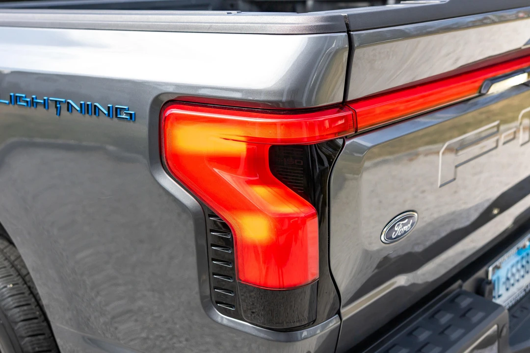 2022 Ford F-150 Lightning 14th Gen - Image 23 of 31