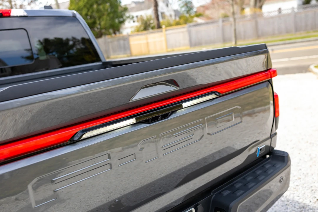 2022 Ford F-150 Lightning 14th Gen - Image 27 of 31