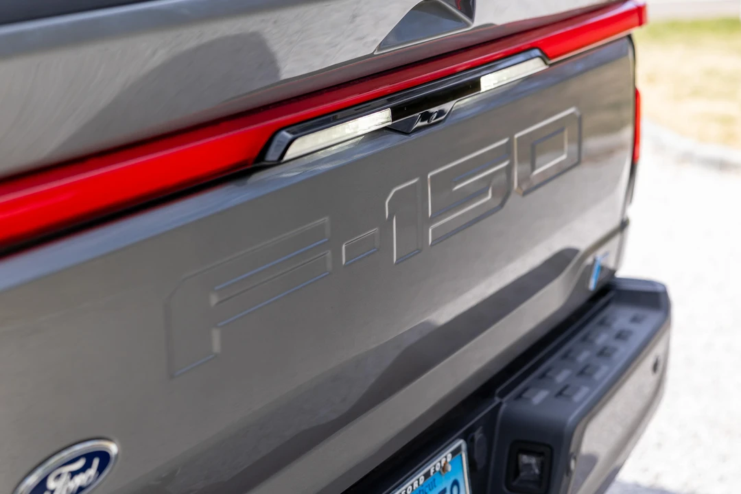 2022 Ford F-150 Lightning 14th Gen - Image 28 of 31