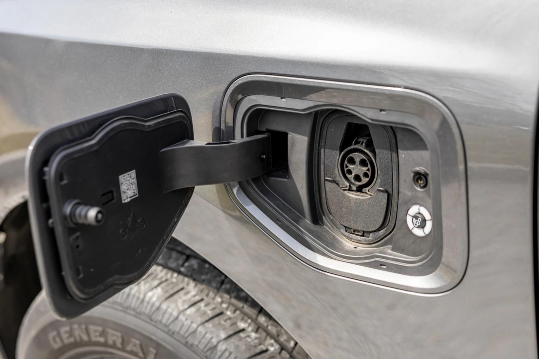 2022 Ford F-150 Lightning 14th Gen - Image 18 of 31