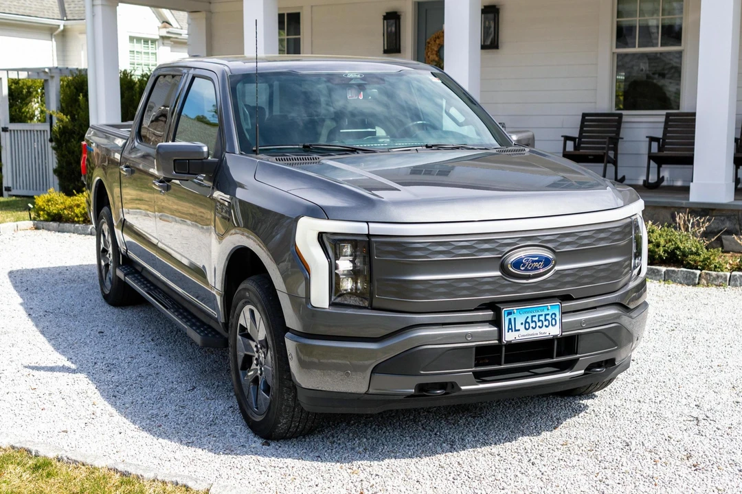 2022 Ford F-150 Lightning 14th Gen - Image 13 of 31