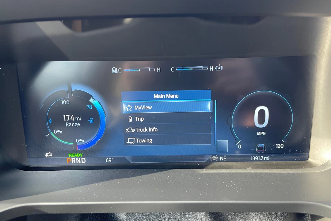 2022 Ford F-150 Lightning 14th Gen - Image 27 of 31