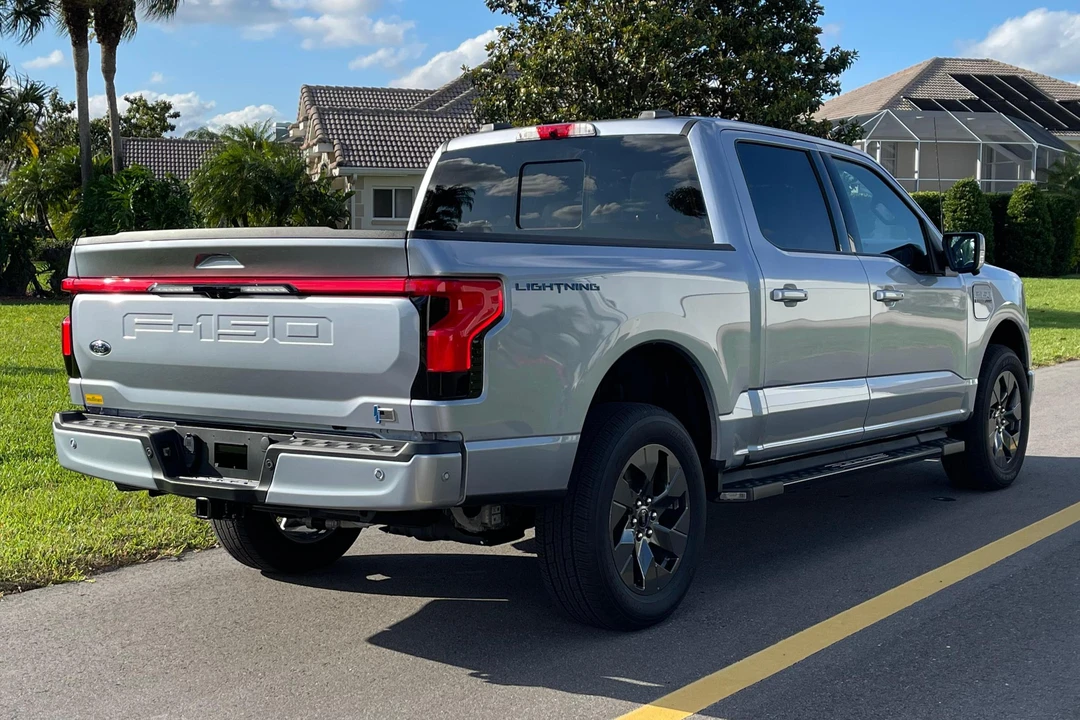 2022 Ford F-150 Lightning 14th Gen - Image 4 of 31