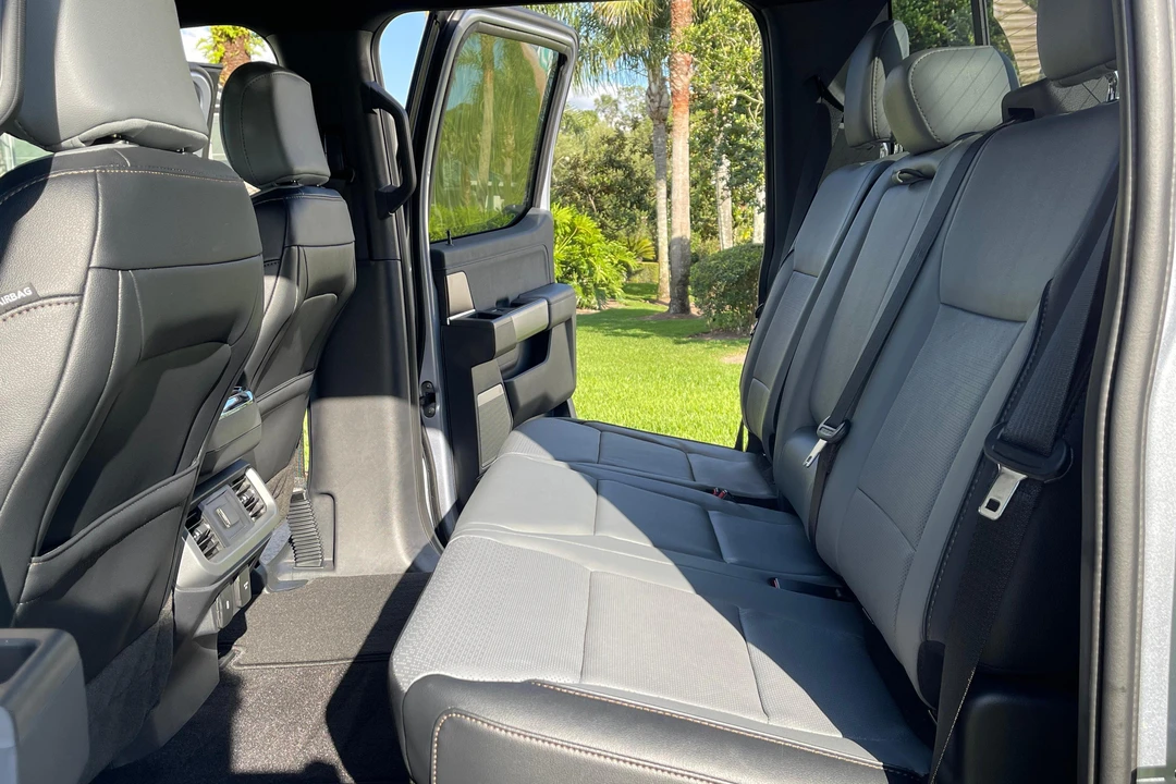 2022 Ford F-150 Lightning 14th Gen - Image 26 of 31