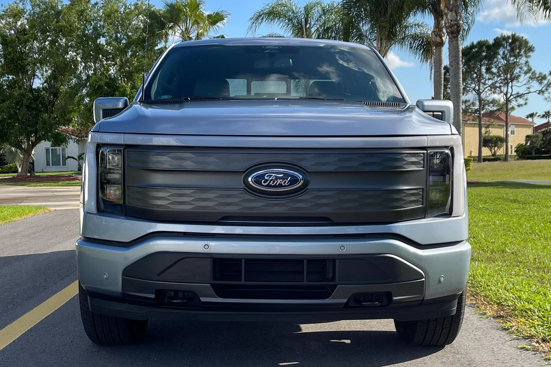 2022 Ford F-150 Lightning 14th Gen - Image 2 of 31