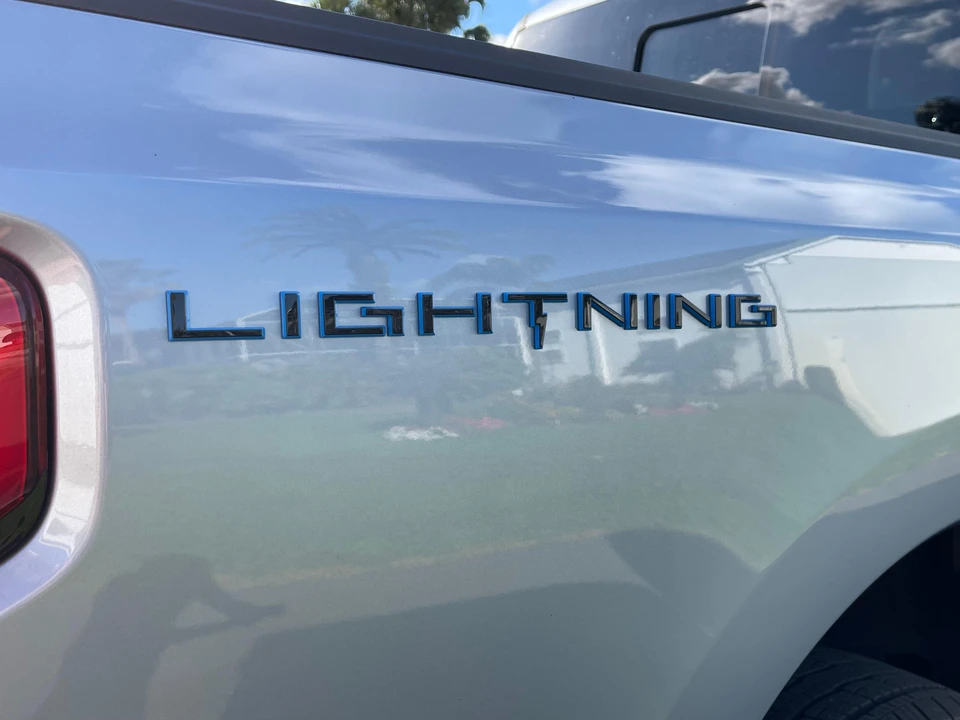 2022 Ford F-150 Lightning 14th Gen - Image 17 of 31