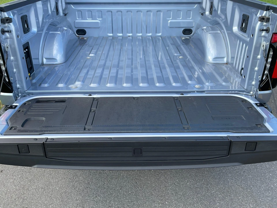 2022 Ford F-150 Lightning 14th Gen - Image 15 of 31