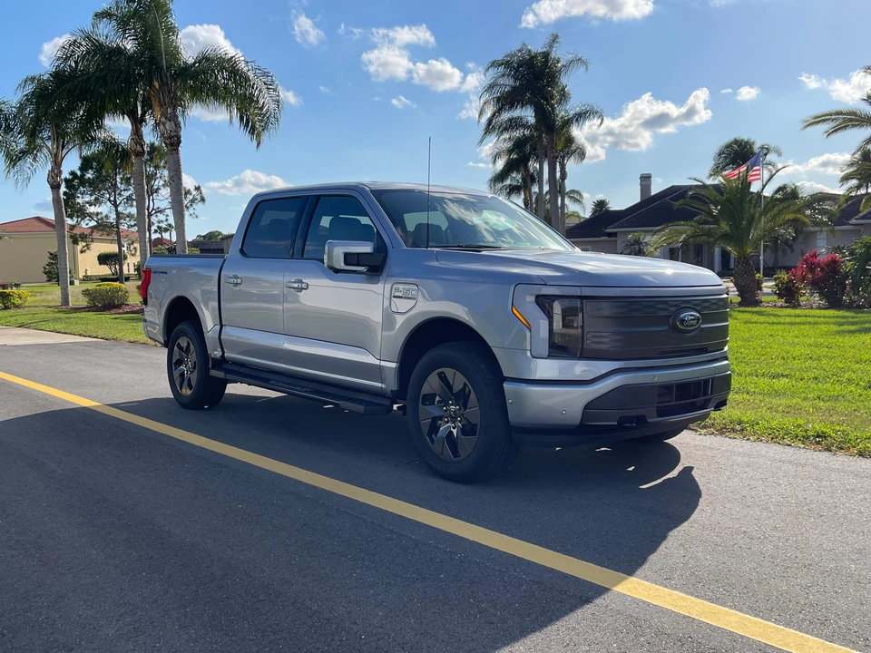 2022 Ford F-150 Lightning 14th Gen - Image 8 of 31
