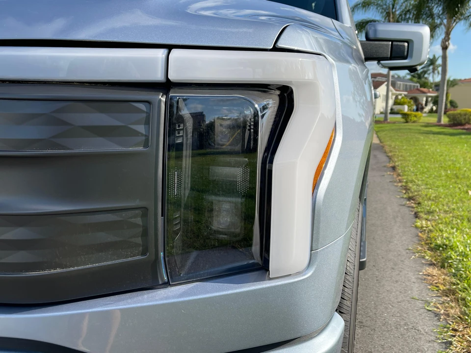 2022 Ford F-150 Lightning 14th Gen - Image 10 of 31