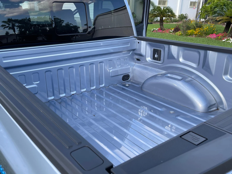 2022 Ford F-150 Lightning 14th Gen - Image 14 of 31