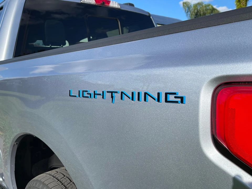 2022 Ford F-150 Lightning 14th Gen - Image 13 of 31