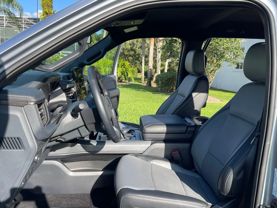 2022 Ford F-150 Lightning 14th Gen - Image 28 of 31