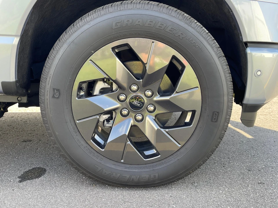 2022 Ford F-150 Lightning 14th Gen - Image 23 of 31