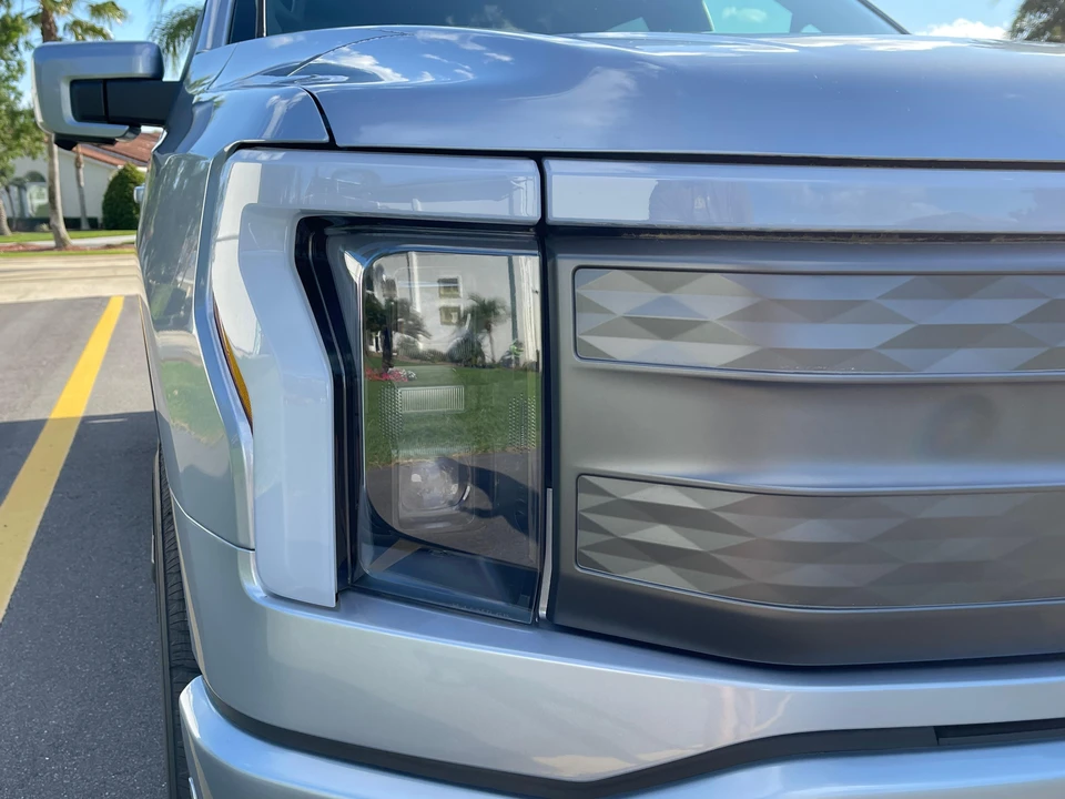 2022 Ford F-150 Lightning 14th Gen - Image 9 of 31