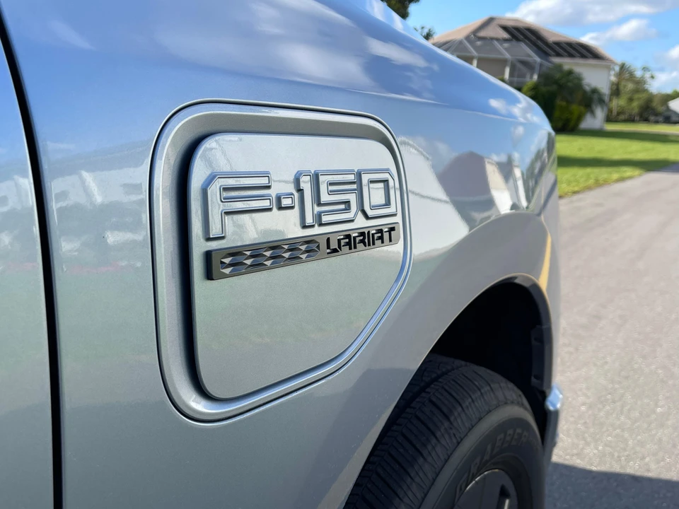 2022 Ford F-150 Lightning 14th Gen - Image 18 of 31