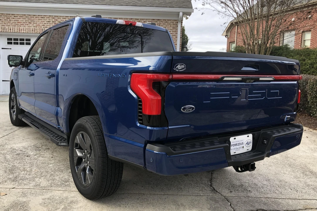 2022 Ford F-150 Lightning 14th Gen - Image 4 of 31