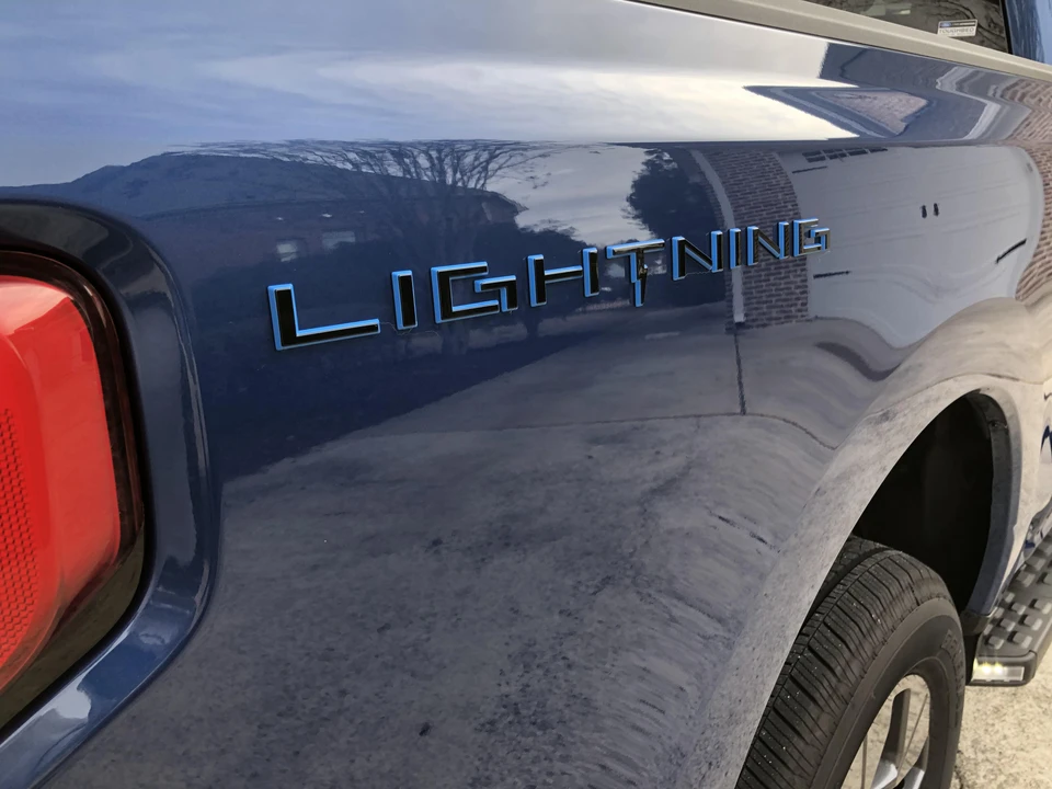 2022 Ford F-150 Lightning 14th Gen - Image 16 of 31