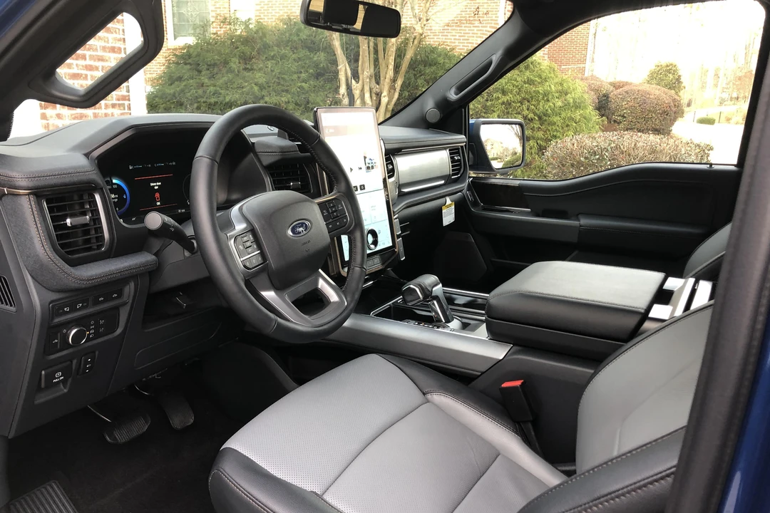 2022 Ford F-150 Lightning 14th Gen - Image 21 of 31
