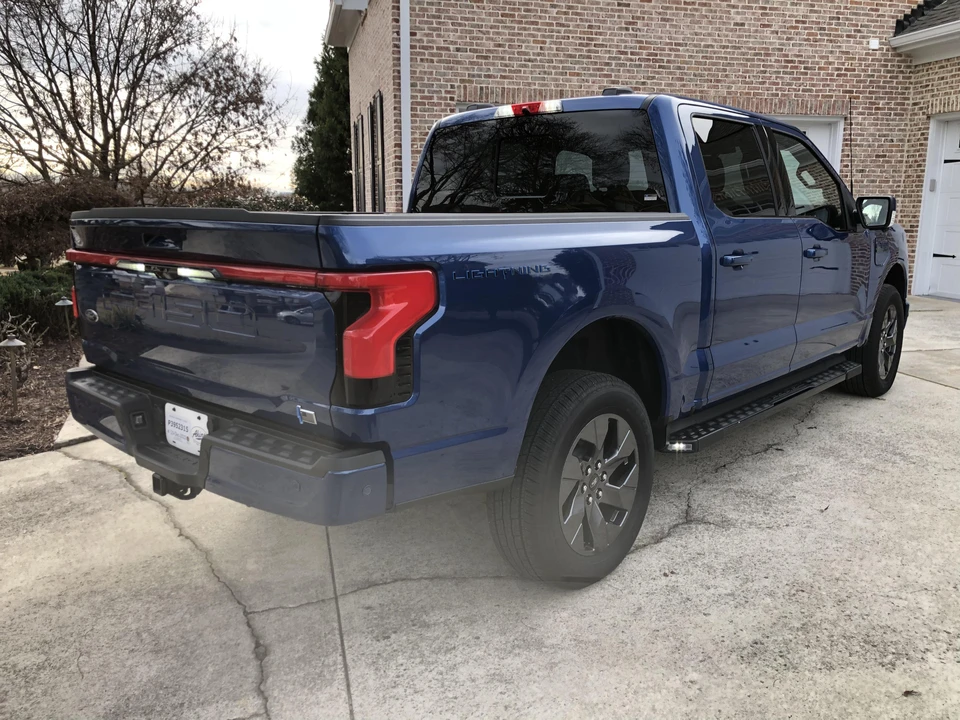 2022 Ford F-150 Lightning 14th Gen - Image 7 of 31