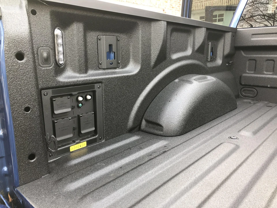 2022 Ford F-150 Lightning 14th Gen - Image 11 of 31