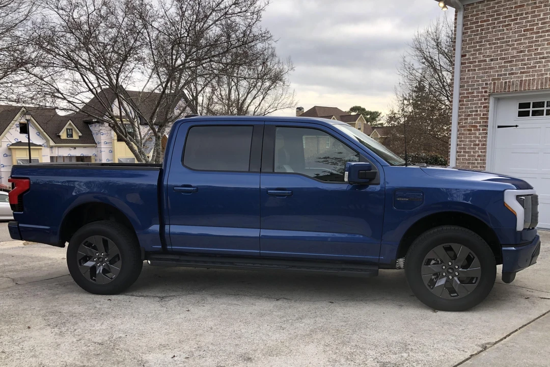 2022 Ford F-150 Lightning 14th Gen - Image 3 of 31