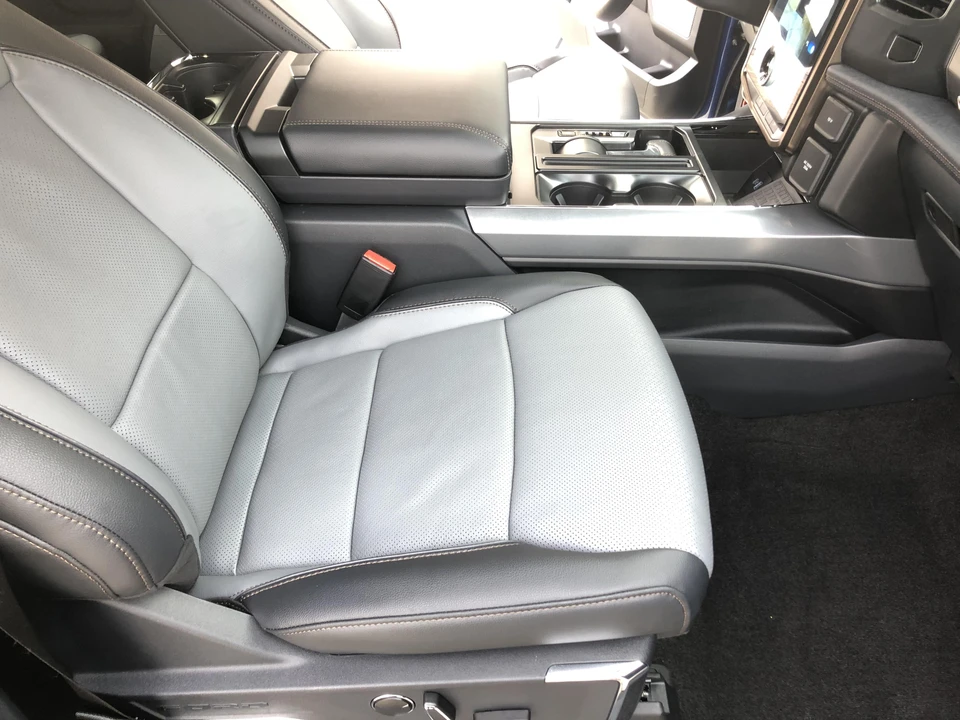 2022 Ford F-150 Lightning 14th Gen - Image 26 of 31