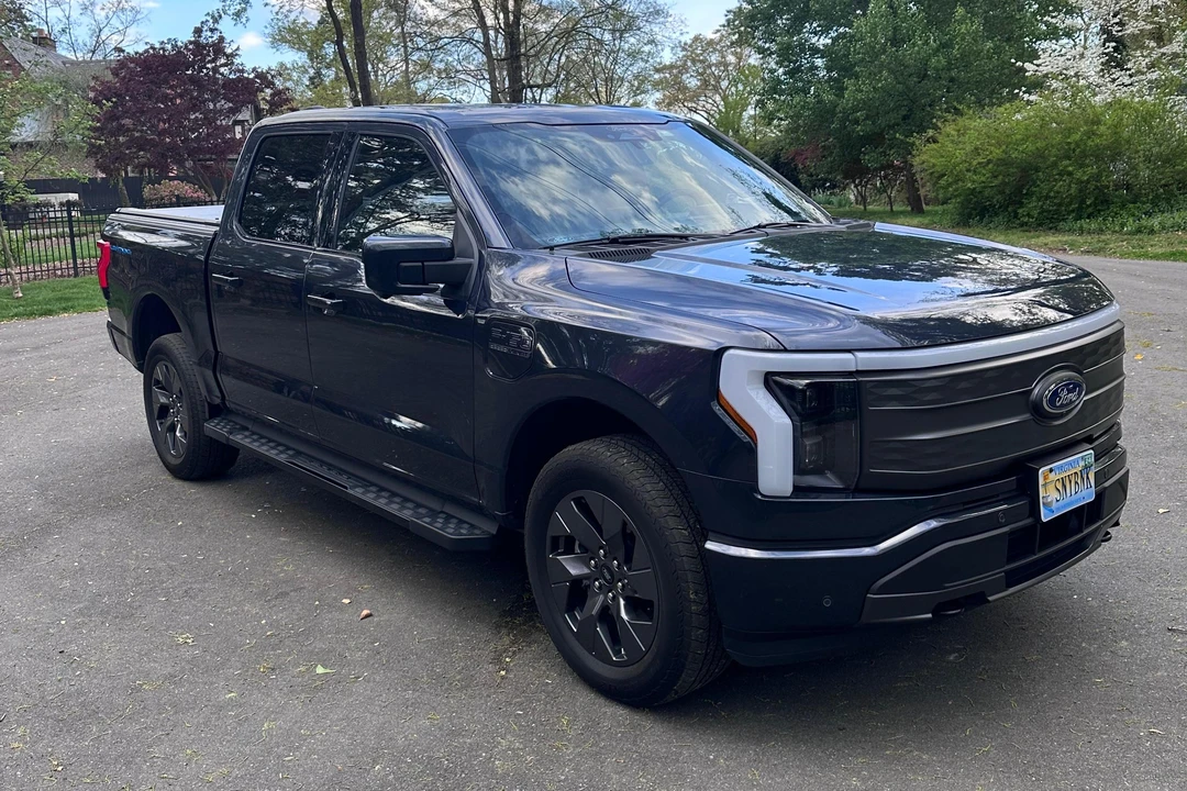 2022 Ford F-150 Lightning 14th Gen - Image 15 of 31