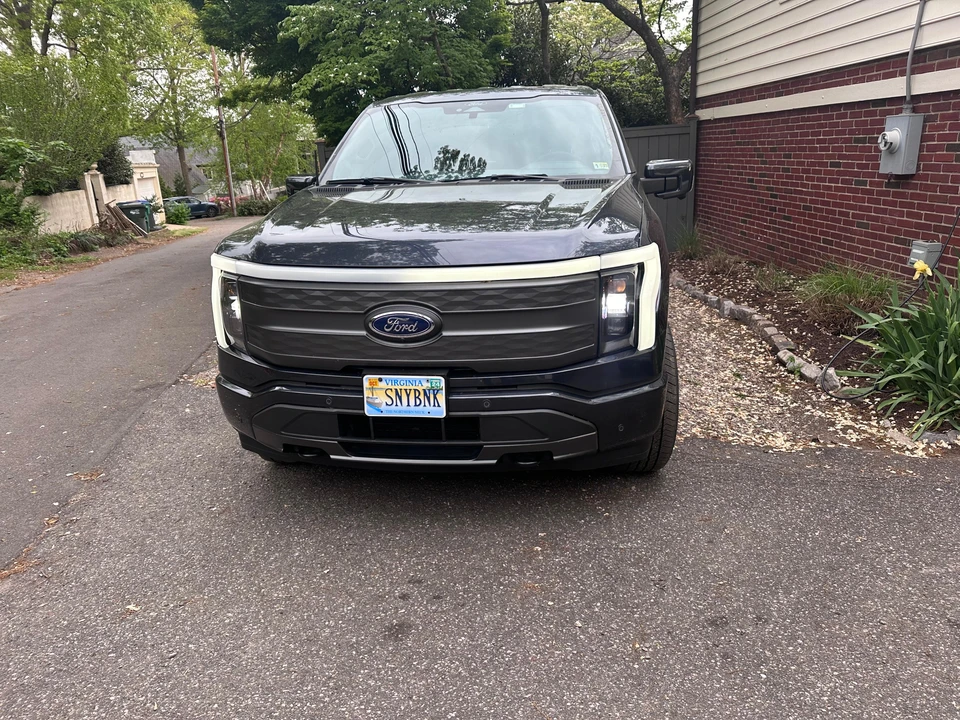 2022 Ford F-150 Lightning 14th Gen - Image 7 of 31