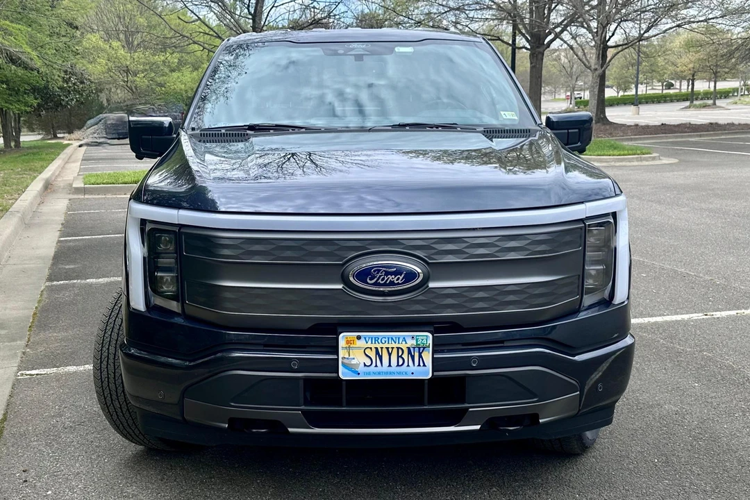 2022 Ford F-150 Lightning 14th Gen - Image 2 of 31