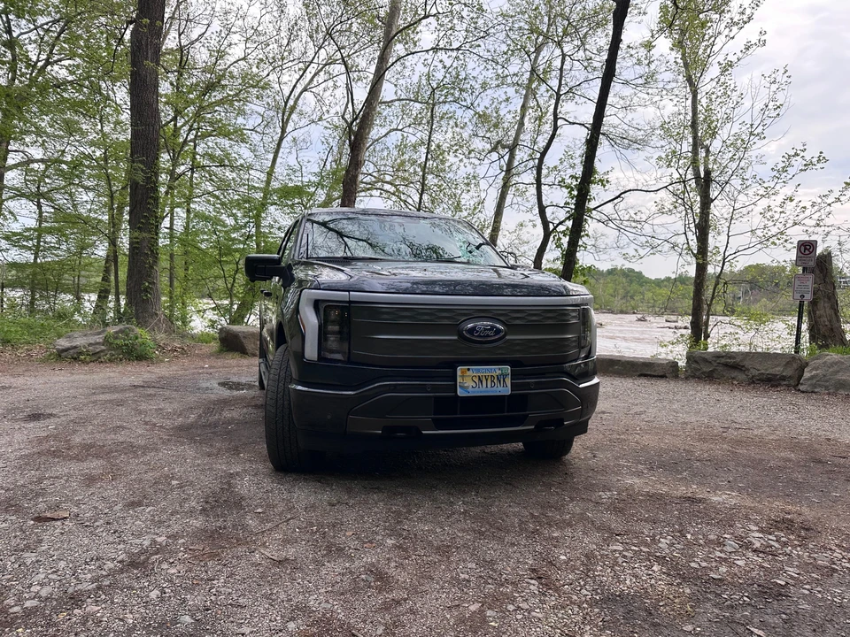 2022 Ford F-150 Lightning 14th Gen - Image 16 of 31
