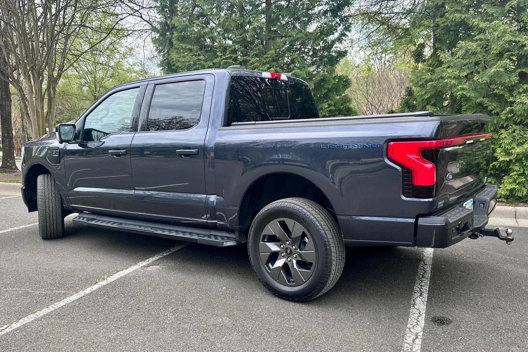 2022 Ford F-150 Lightning 14th Gen - Image 4 of 31