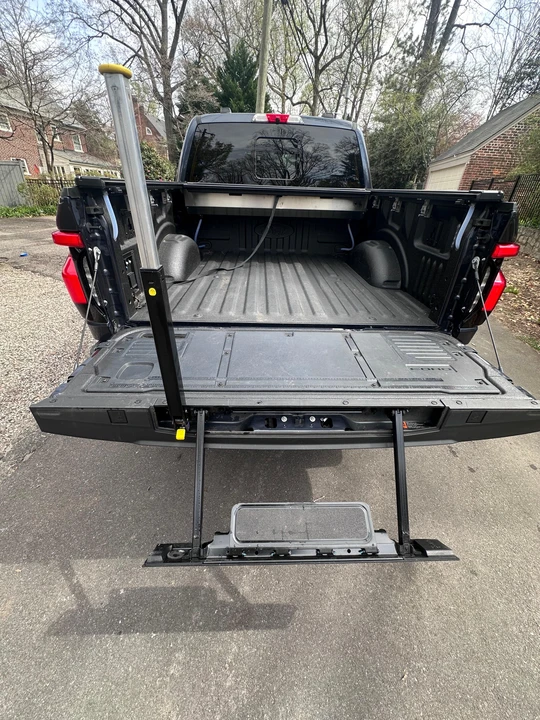 2022 Ford F-150 Lightning 14th Gen - Image 27 of 31
