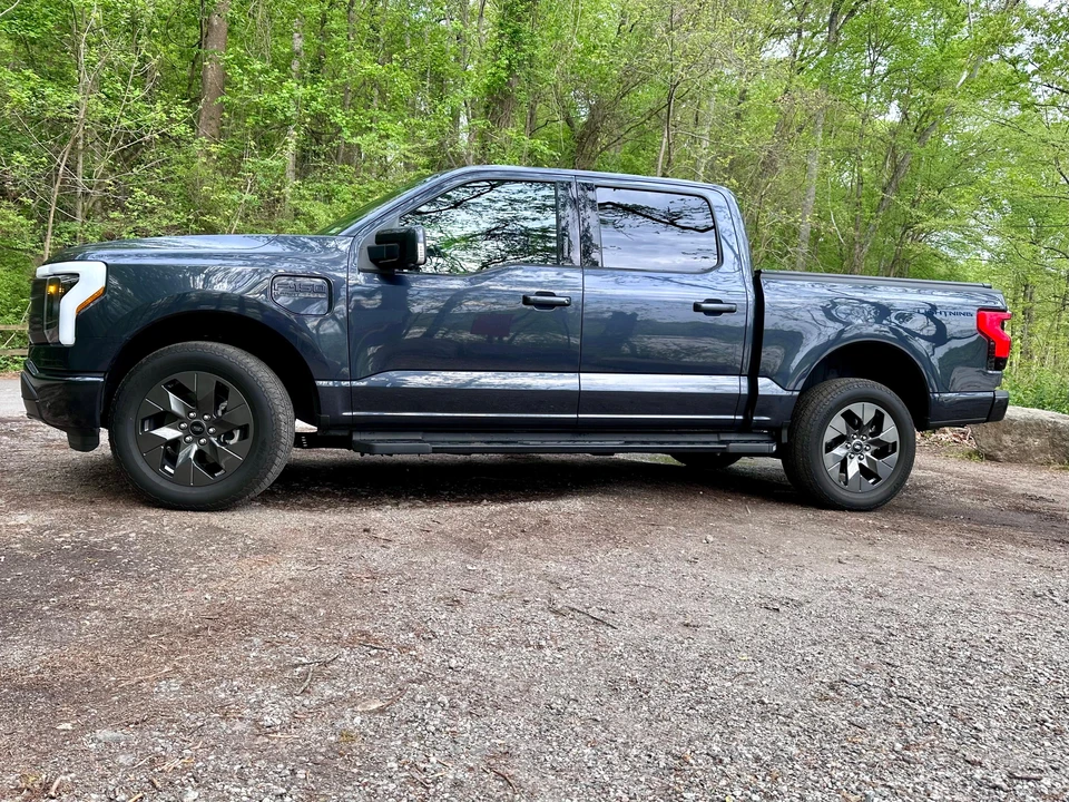2022 Ford F-150 Lightning 14th Gen - Image 9 of 31