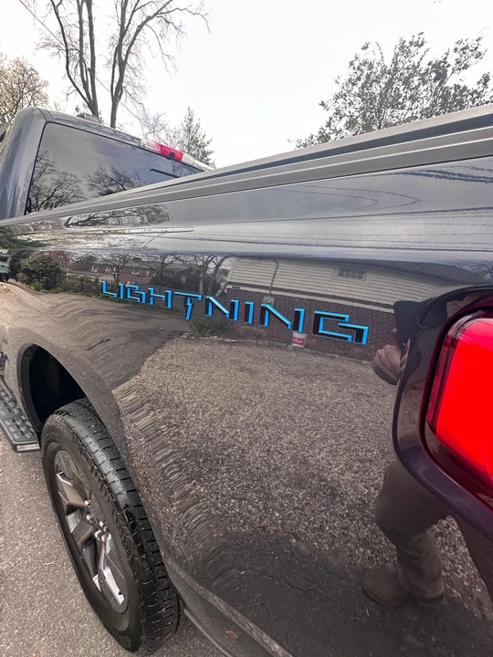 2022 Ford F-150 Lightning 14th Gen - Image 24 of 31