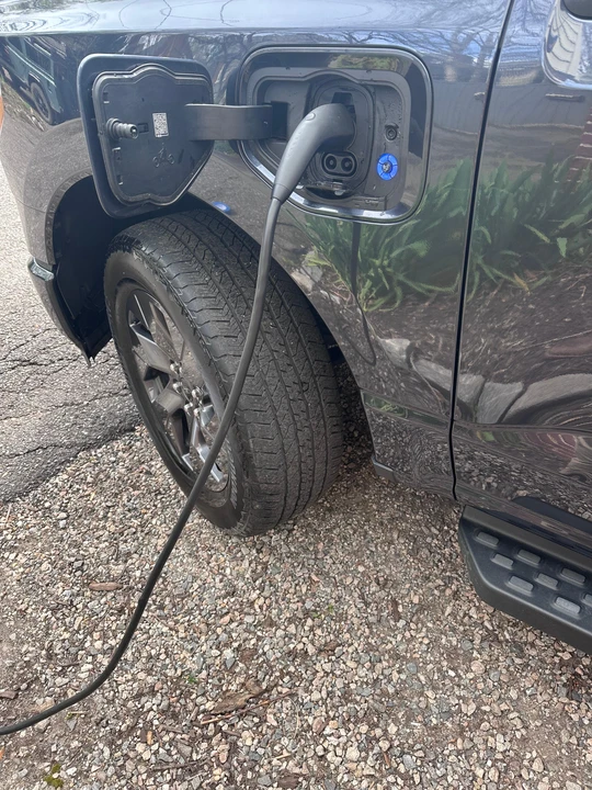 2022 Ford F-150 Lightning 14th Gen - Image 21 of 31