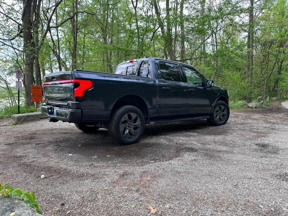 2022 Ford F-150 Lightning 14th Gen - Image 12 of 31