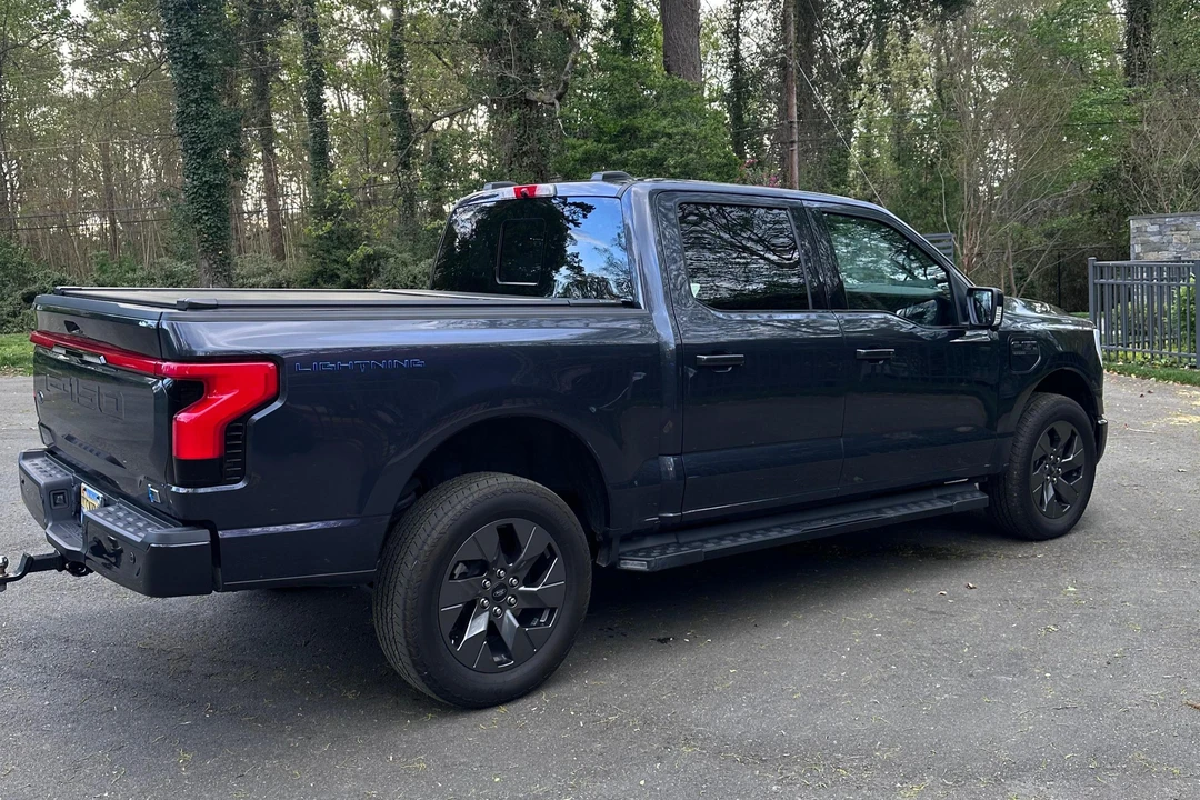 2022 Ford F-150 Lightning 14th Gen - Image 13 of 31