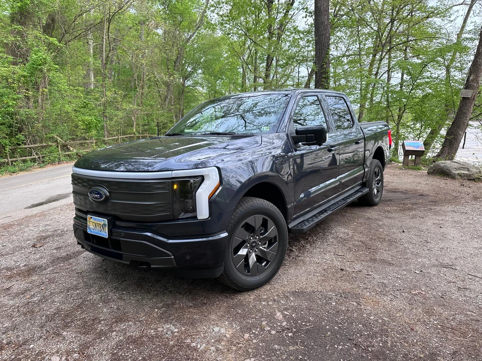 2022 Ford F-150 Lightning 14th Gen - Image 8 of 31