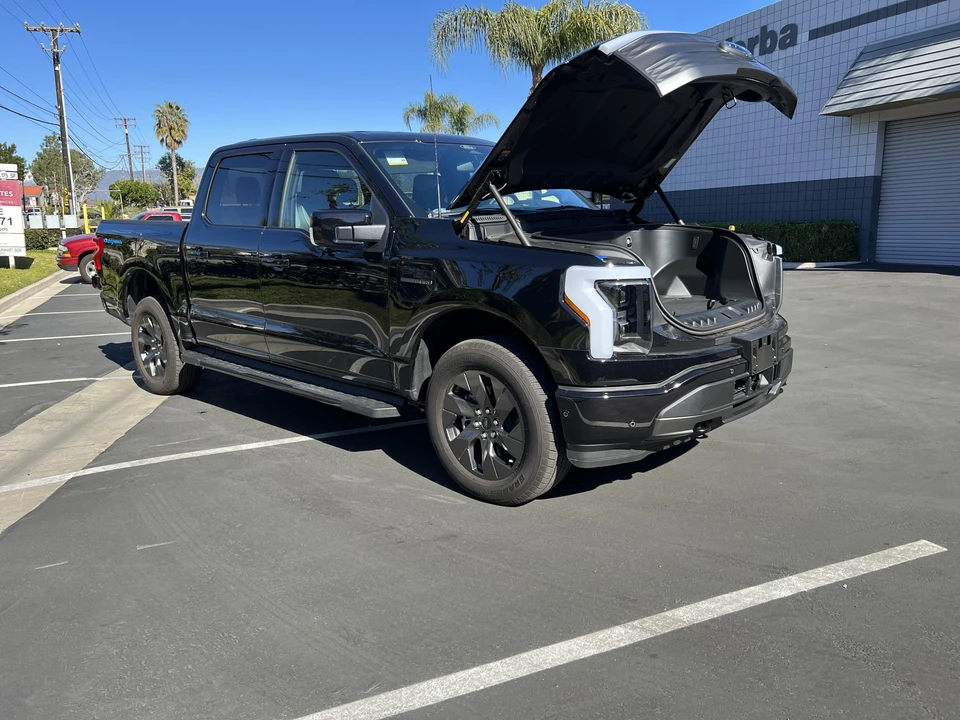 2022 Ford F-150 Lightning 14th Gen - Image 28 of 31