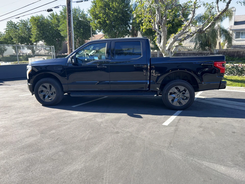 2022 Ford F-150 Lightning 14th Gen - Image 9 of 31