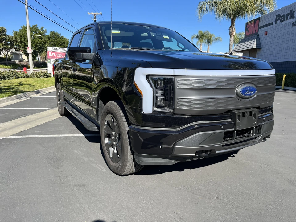 2022 Ford F-150 Lightning 14th Gen - Image 19 of 31