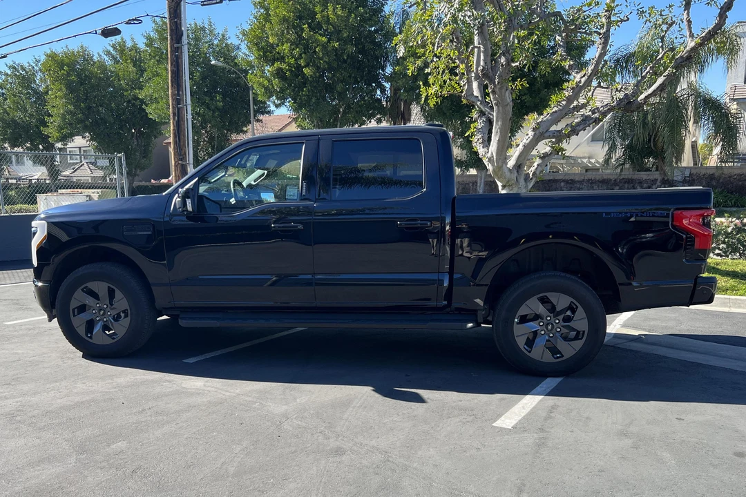 2022 Ford F-150 Lightning 14th Gen - Image 3 of 31