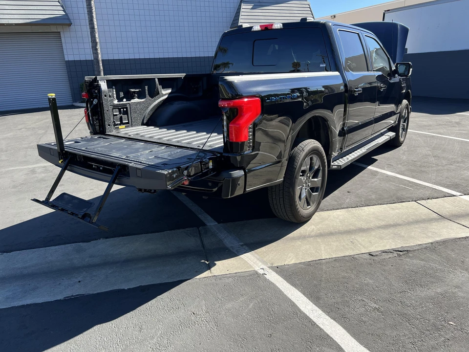 2022 Ford F-150 Lightning 14th Gen - Image 26 of 31