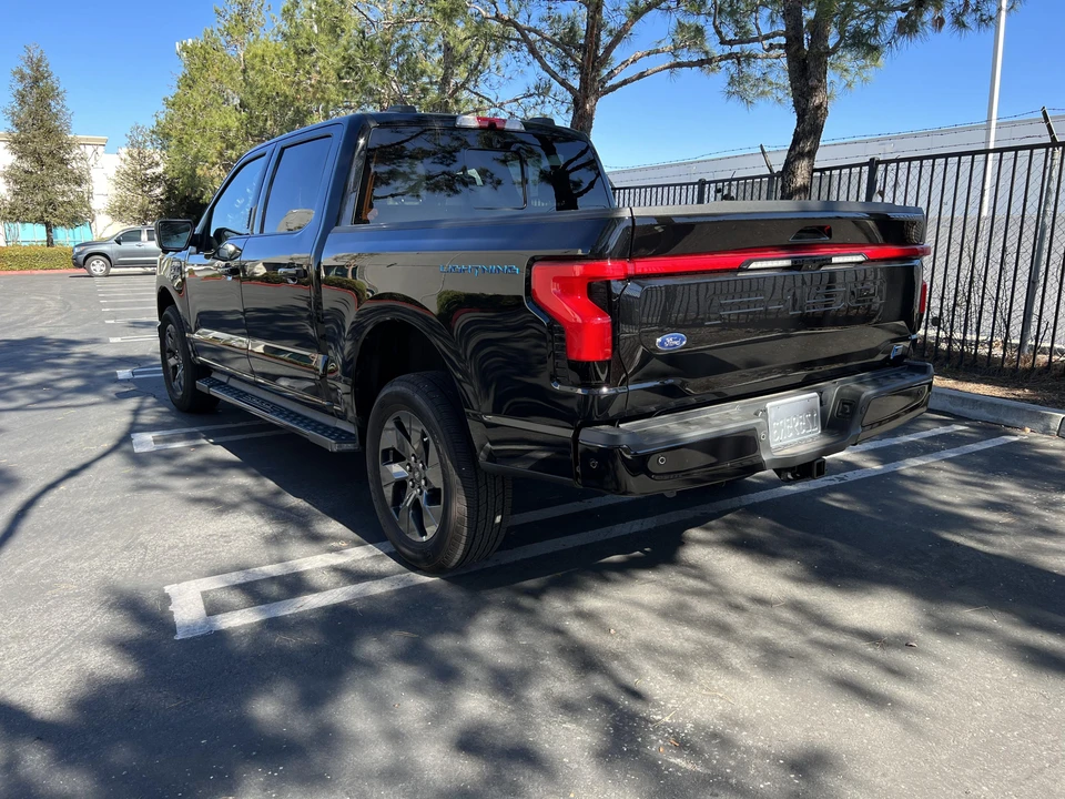 2022 Ford F-150 Lightning 14th Gen - Image 12 of 31