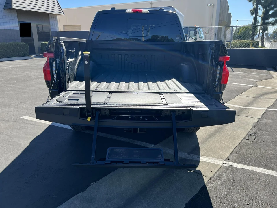 2022 Ford F-150 Lightning 14th Gen - Image 24 of 31