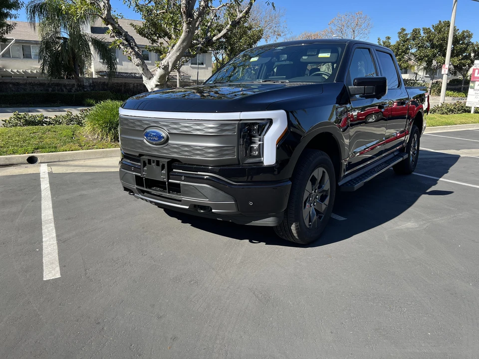 2022 Ford F-150 Lightning 14th Gen - Image 7 of 31