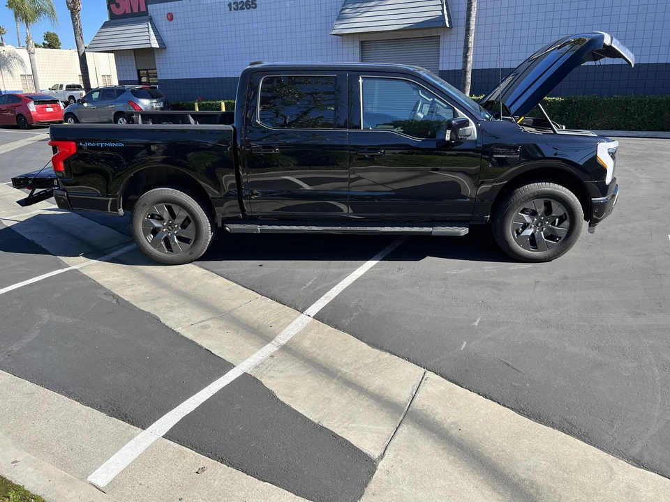2022 Ford F-150 Lightning 14th Gen - Image 27 of 31