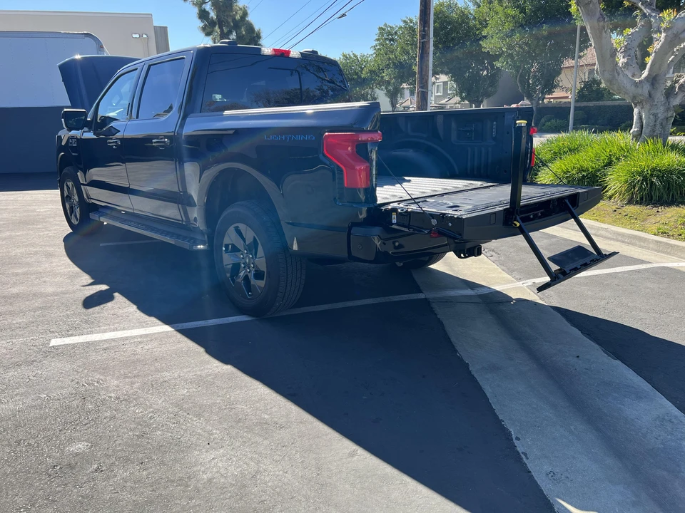 2022 Ford F-150 Lightning 14th Gen - Image 23 of 31